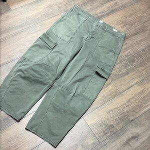 GAP Women's Olive Barrel Leg Cargo Pants